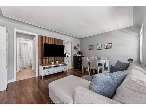 2383 Elsmere, Windsor, ON 