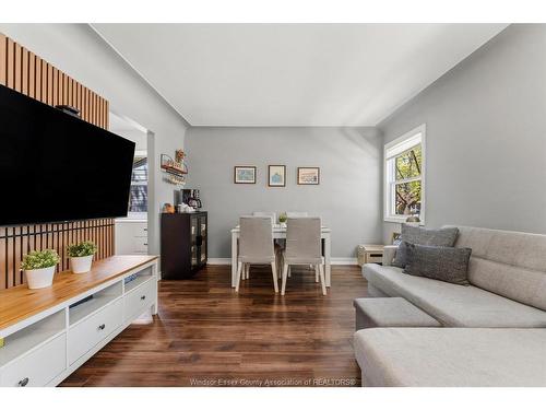 2383 Elsmere, Windsor, ON 