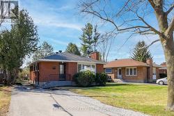 2364 CHESHIRE ROAD  Ottawa, ON K2C 1G3