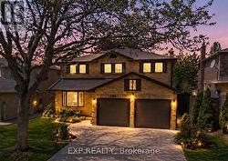 209 NOTTINGHAM DRIVE Oakville, ON L6H 4H7