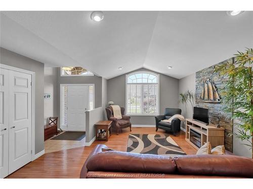 8 Windfield Crescent, Chatham, ON 