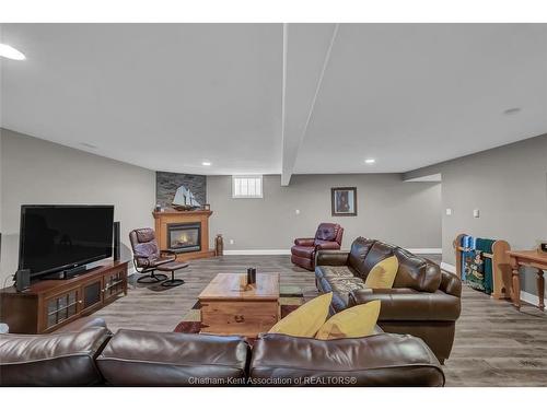 8 Windfield Crescent, Chatham, ON 