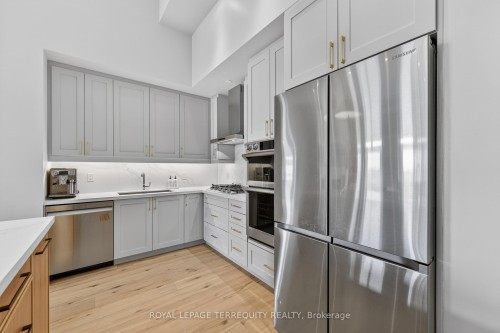 Ph 615-1 Hume Street, Collingwood, ON - Indoor Photo Showing Kitchen With Upgraded Kitchen