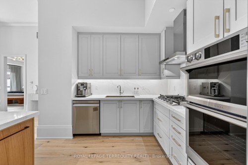 Ph 615-1 Hume Street, Collingwood, ON - Indoor Photo Showing Kitchen With Upgraded Kitchen