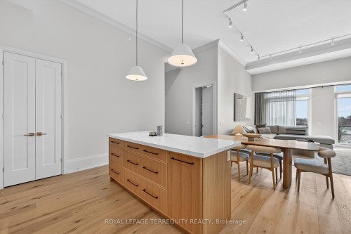 Ph 615-1 Hume Street, Collingwood, ON - Indoor Photo Showing Kitchen With Upgraded Kitchen