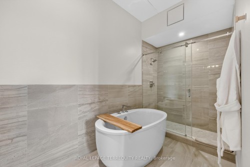 Ph 615-1 Hume Street, Collingwood, ON - Indoor Photo Showing Bathroom