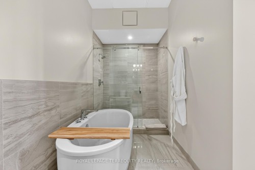 Ph 615-1 Hume Street, Collingwood, ON - Indoor Photo Showing Bathroom