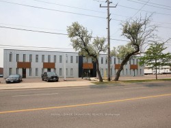 2A-120 Norfinch Drive  Toronto, ON M3N 1X3