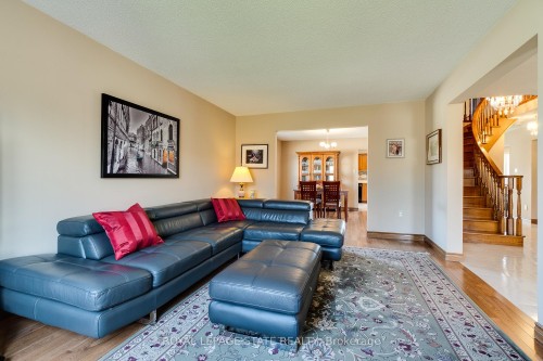 137 National Drive, Hamilton, ON - Indoor Photo Showing Living Room