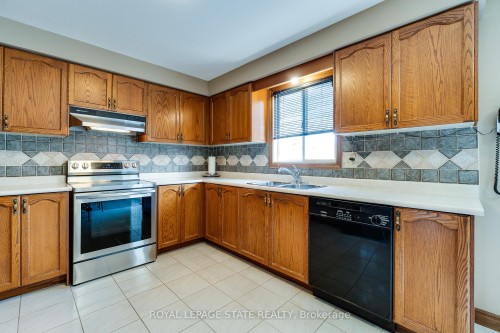 137 National Drive, Hamilton, ON - Indoor Photo Showing Kitchen With Double Sink