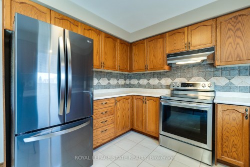 137 National Drive, Hamilton, ON - Indoor Photo Showing Kitchen