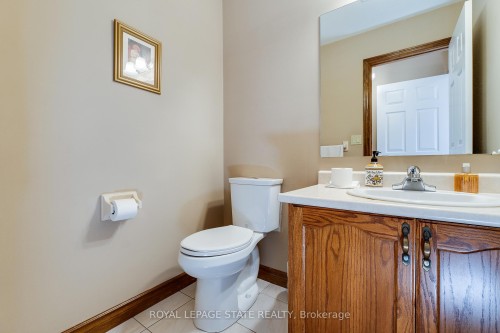 137 National Drive, Hamilton, ON - Indoor Photo Showing Bathroom