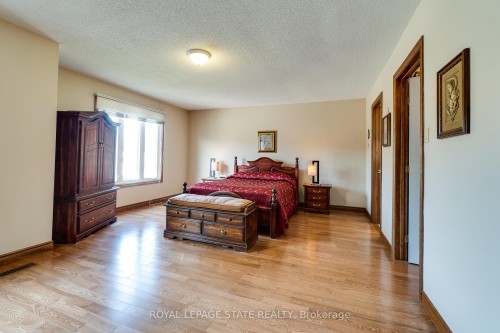 137 National Drive, Hamilton, ON - Indoor Photo Showing Bedroom
