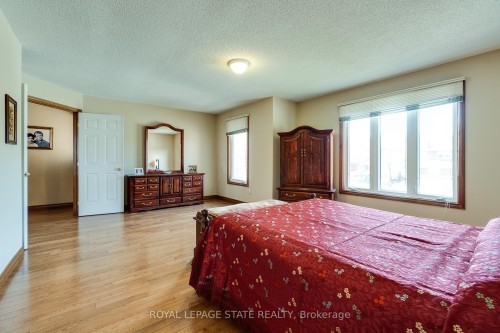 137 National Drive, Hamilton, ON - Indoor Photo Showing Bedroom