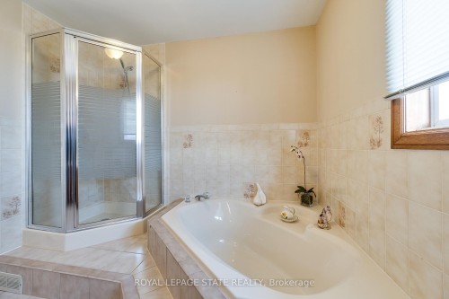 137 National Drive, Hamilton, ON - Indoor Photo Showing Bathroom