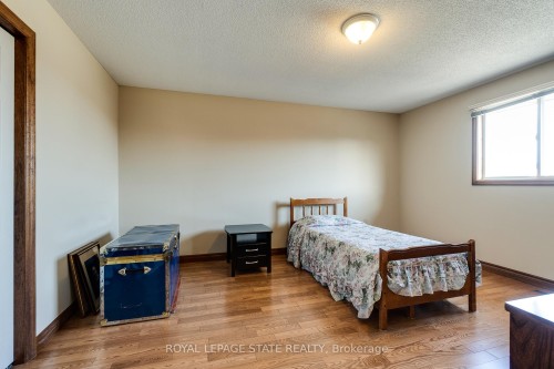 137 National Drive, Hamilton, ON - Indoor Photo Showing Bedroom
