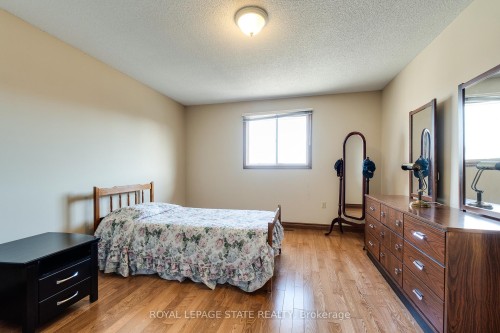 137 National Drive, Hamilton, ON - Indoor Photo Showing Bedroom