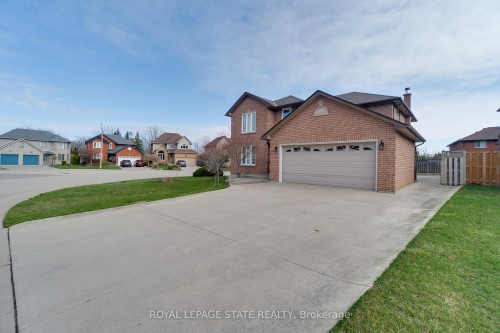 137 National Drive, Hamilton, ON - Outdoor With Facade