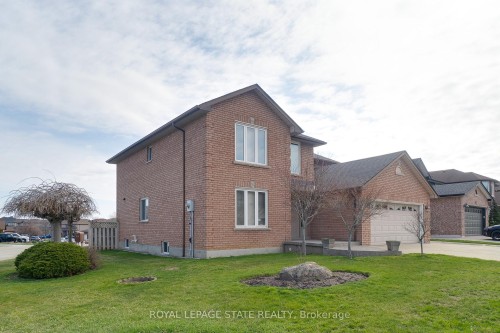 137 National Drive, Hamilton, ON - Outdoor