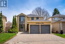 33 WINBORNE DRIVE Vaughan, ON L4J 2R8