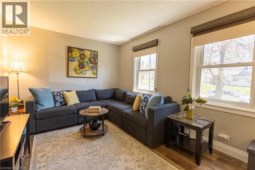 110 Lorne Crescent, Kitchener, ON - Indoor Photo Showing Living Room