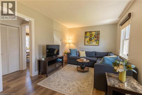 110 Lorne Crescent, Kitchener, ON - Indoor Photo Showing Living Room