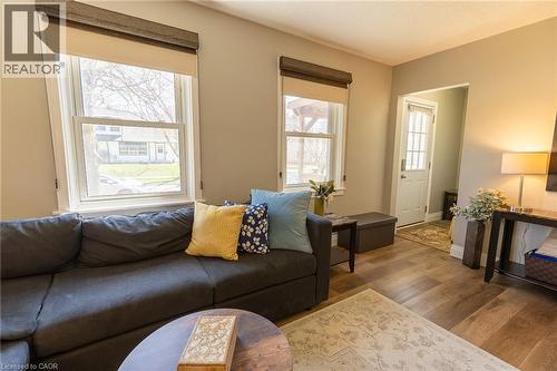 110 Lorne Crescent, Kitchener, ON - Indoor Photo Showing Living Room