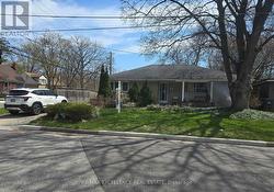 17 ARMSTRONG STREET  Brampton, ON L6W 1W7