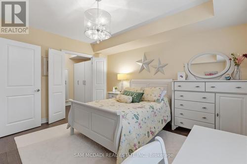 2029 Queensborough Gate, Mississauga, ON - Indoor Photo Showing Bedroom