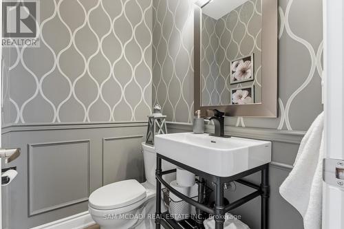 2029 Queensborough Gate, Mississauga, ON - Indoor Photo Showing Bathroom