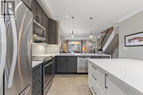 2029 Queensborough Gate, Mississauga, ON - Indoor Photo Showing Kitchen With Upgraded Kitchen