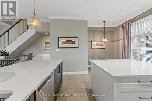 2029 Queensborough Gate, Mississauga, ON - Indoor Photo Showing Kitchen