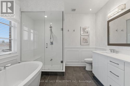2029 Queensborough Gate, Mississauga, ON - Indoor Photo Showing Bathroom
