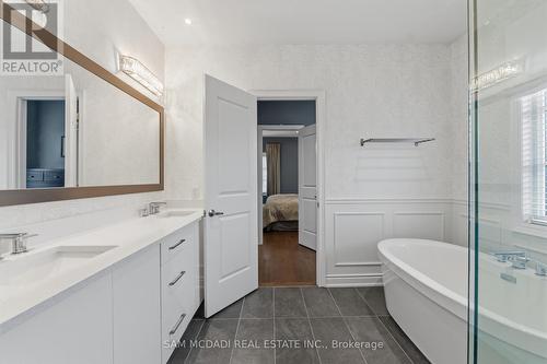 2029 Queensborough Gate, Mississauga, ON - Indoor Photo Showing Bathroom