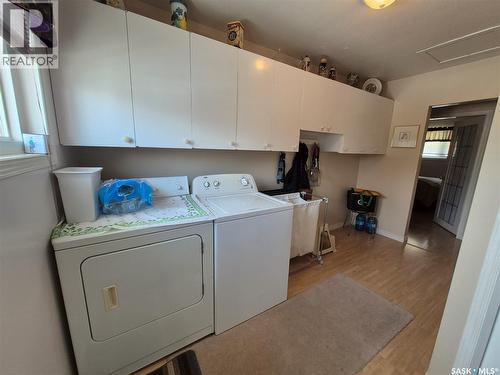 317 2Nd Street W, Ponteix, SK - Indoor Photo Showing Laundry Room