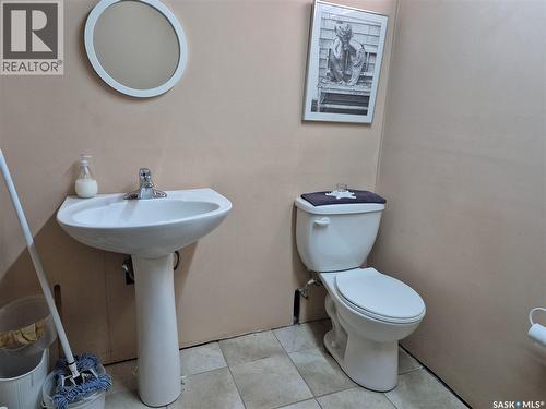 317 2Nd Street W, Ponteix, SK - Indoor Photo Showing Bathroom