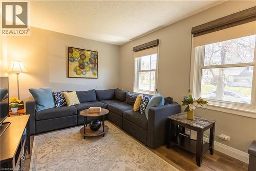110 Lorne Crescent, Kitchener, ON - Indoor Photo Showing Living Room