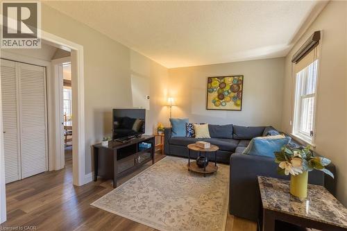 110 Lorne Crescent, Kitchener, ON - Indoor Photo Showing Living Room