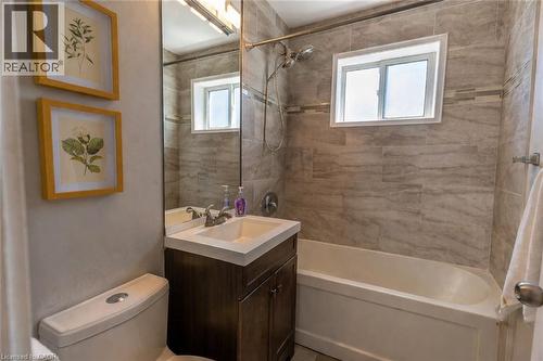 110 Lorne Crescent, Kitchener, ON - Indoor Photo Showing Bathroom