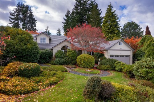 566 Crescent Rd West, Qualicum Beach, BC 