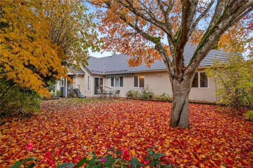 566 Crescent Rd West, Qualicum Beach, BC 