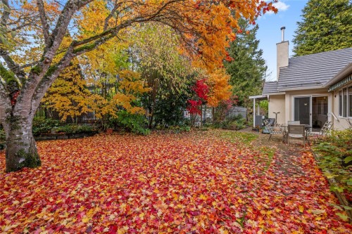566 Crescent Rd West, Qualicum Beach, BC 