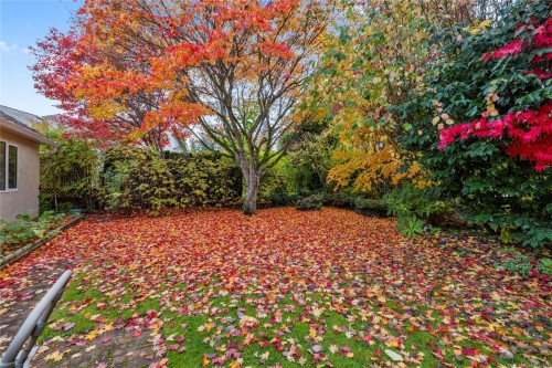 566 Crescent Rd West, Qualicum Beach, BC 