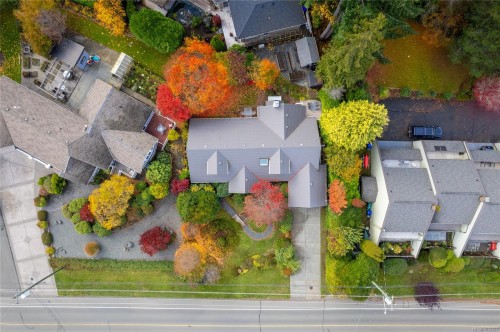 566 Crescent Rd West, Qualicum Beach, BC 