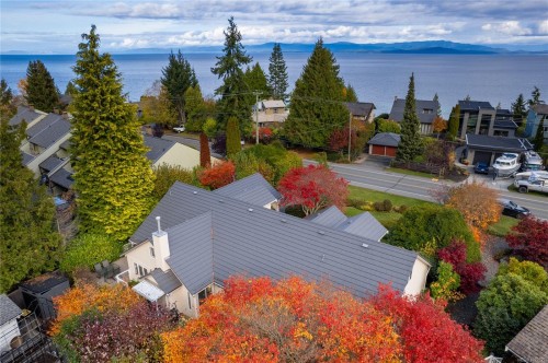 566 Crescent Rd West, Qualicum Beach, BC 