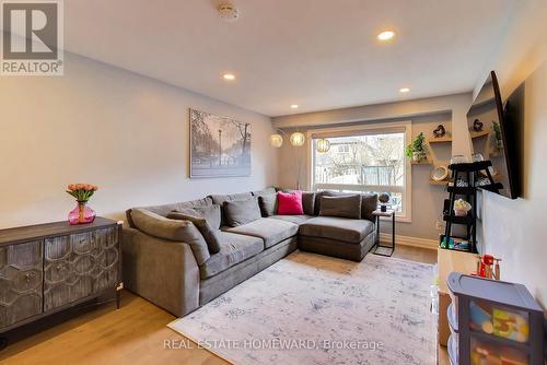 3375 Fenwick Crescent, Mississauga, ON - Indoor Photo Showing Living Room