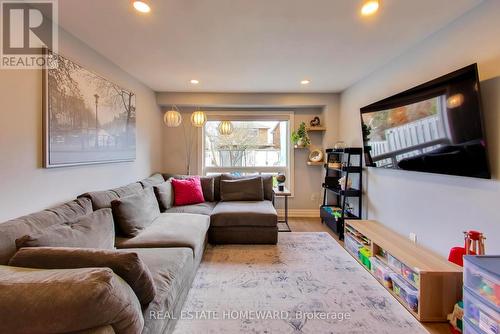 3375 Fenwick Crescent, Mississauga, ON - Indoor Photo Showing Living Room