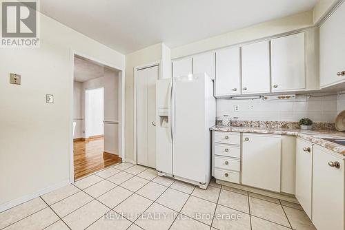 2360 Greenbank Trail, Burlington, ON - Indoor Photo Showing Kitchen