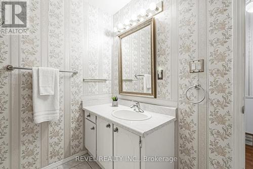 2360 Greenbank Trail, Burlington, ON - Indoor Photo Showing Bathroom