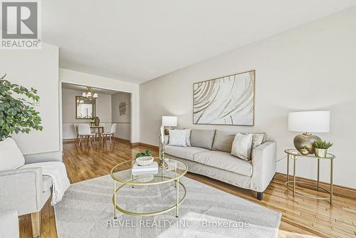 2360 Greenbank Trail, Burlington, ON - Indoor Photo Showing Living Room